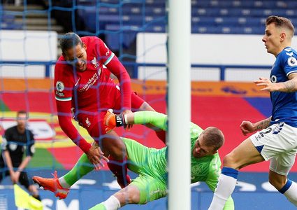 الكشف عن طبيعة إصابة فان دايك ومدة غيابه