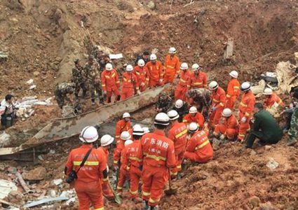 فقدان 22 جنديا خلال انهيار أرضي في فيتنام