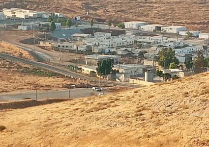 مستوطنون يسيجون اراضٍ في الأغوار الشمالية