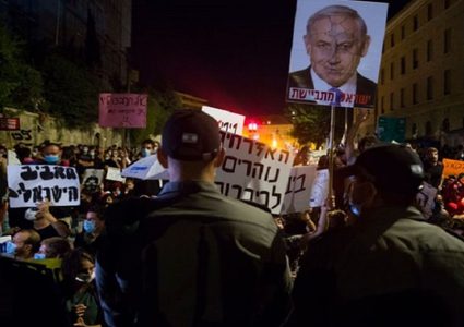 شرطة الاحتلال تستهدف قادة الاحتجاجات ضد فساد نتنياهو