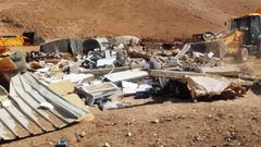 قوات الاحتلال تهدم خيمة سكنية في مسافر يطا