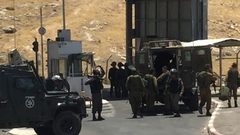 قوات الاحتلال تعتقل أسيرا محررا من بلدة بيت أمر