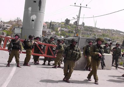 الاحتلال ينصب حاجزا عسكريا على مفترق يعبد