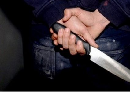 اصابة امرأة وابنها طعناً في بير المكسور