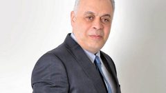 أشرف زكي يوضح حقيقة استقالته من منصب نقيب المهن التمثيلية