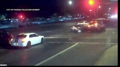 نجاة مشاة بـ"أعجوبة" من حادث سير