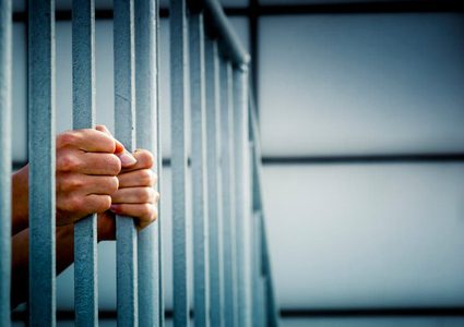 محكمة الصلح تمدد اعتقال مشتبهين بهم بجريمة قتل