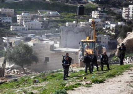القدس: الاحتلال يهدم خيمة سكنية في بيت اكسا
