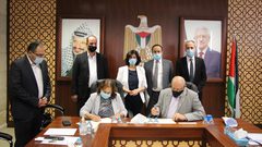 الصحة والهلال الأحمر بنابلس توقعان اتفاقية تشغيل مركز كوفيد (19)