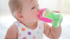 دراسة: رضاعات الأطفال قد تسرب البلاستيك لأجسامهم