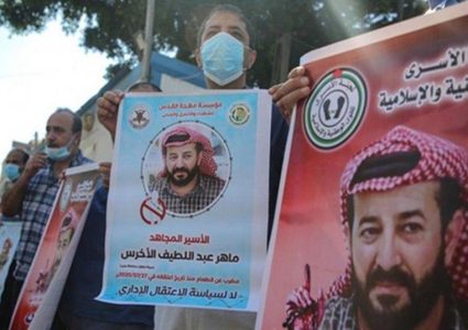 وقفة تضامنية دعما للأسير المضرب ماهر الأخرس في رام الله