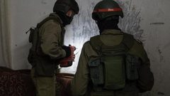 الاحتلال يغلق غرفة في منزل الأسير نظمي أبو بكر من جنين بالإسمنت