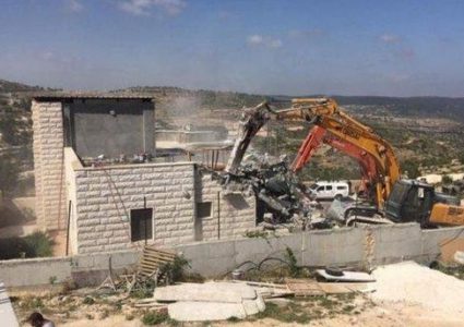 الاحتلال يهدم مسكنا في الجفتلك بالأغوار
