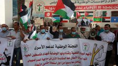 وقفة إسناد في نابلس للأسير الأخرس المضرب عن الطعام