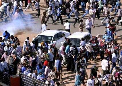 مقتل متظاهر على الأقل وإصابة آخرين في اشتباكات مع الشرطة