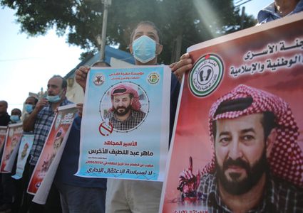 الاحتلال يلغي أمر تجميد الاعتقال الإداري للأسير ماهر الأخرس