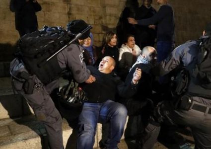 اعتقالات ومداهمات في القدس والضفة