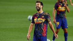 بيكيه يشعل الأجواء بهجوم شرس على إدارة برشلونة قبل لقاء الكلاسيكو