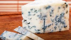 أهم المعلومات التي عليك معرفتها عن الجبن الأزرق