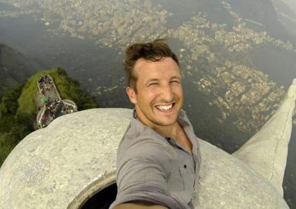 قواعد التقاط السيلفي لتجنب التعرض لحوادث خطيرة