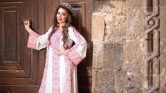 مريم أيوب تتألق بالثوب الفلسطيني في ذكرى تربعها على عرش الجمال