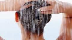 ما هي الطريقة الصحية لغسل الشعر؟