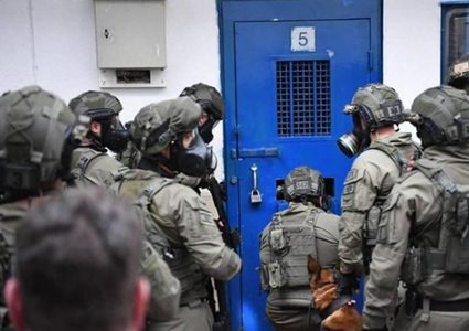 قوات الاحتلال تقتحم سجن عوفر