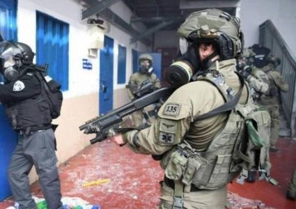 قوات القمع تقتحم قسم الأسرى الأشبال في سجن عوفر