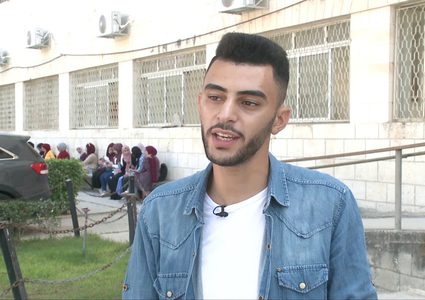 طالب يستغل التعلم الإلكتروني في الإبداع بمجال الجرافيك