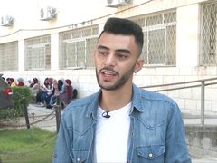 طالب يستغل التعلم الإلكتروني في الإبداع بمجال الجرافيك