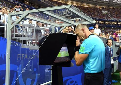 الدوري الانجليزي..قد يتم تغيير قواعد التسلل في تقنية ال VAR