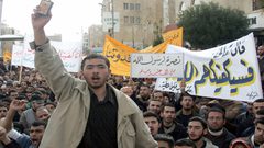 إحياء ذكرى المولد النبوي .. واستمرار حالة الغضب ضد ماكرون