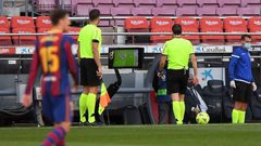 برشلونة يقدم شكوى ضد حكم مباراة الكلاسيكو وحكم تقنية الفيديو