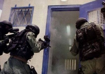 قوات القمع تقتحم قسم (7) في سجن "ريمون"