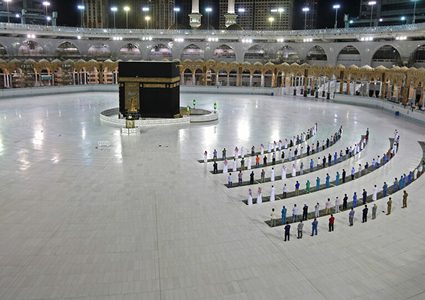 السعودية توضح ضوابط العمرة للوافدين من الخارج