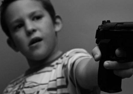 طفل أمريكي يطلق النار على نفسه بحفل عيد ميلاده