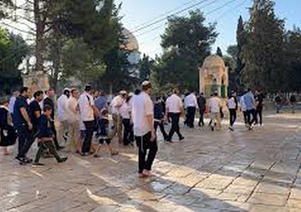 مستوطنون يقتحمون الاقصى بحماية قوات الاحتلال