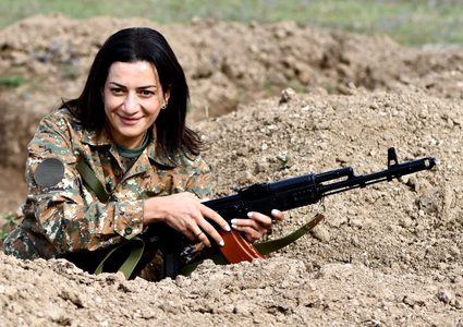 عقيلة رئيس وزراء أرمينيا تعلن أنها ستشارك في حماية حدود بلادها