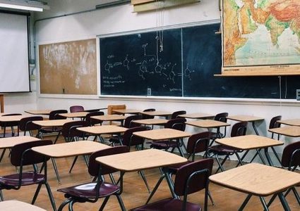 الفوضى تسود العملية التعليمية في الضفة .. من يدفع الثمن ؟