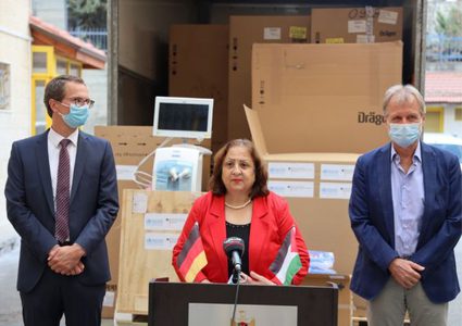 الممثلية الألمانية تُسلم الصحة  50 جهاز تنفس اصطناعي