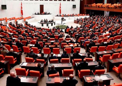 البرلمان التركي يستنكر  بشدة تصريحات الرئيس الفرنسي ماكرون