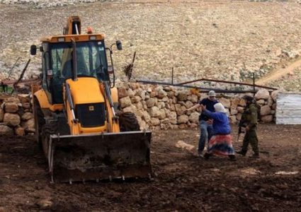 قوات الاحتلال تستولي على جرار زراعي شرق بلدة يطا