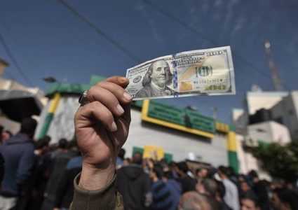 "معاريف" تزعم: قطر ستبدأ قريباً بنقل دفعتين من أموال المنحة لغزة