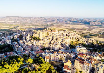 إيطاليا: قرية تعرض منازلا للبيع بسعر أقل من ثمن كوب قهوة