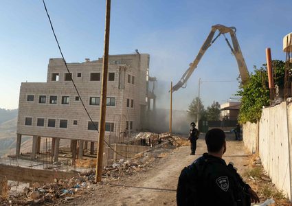 الاحتلال يهدم عمارة سكنية في قرية صور باهر بالقدس المحتلة