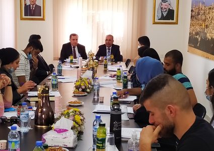 المركز الفلسطيني يناقش "الشباب الفلسطيني وتحديات القضية الوطنية"