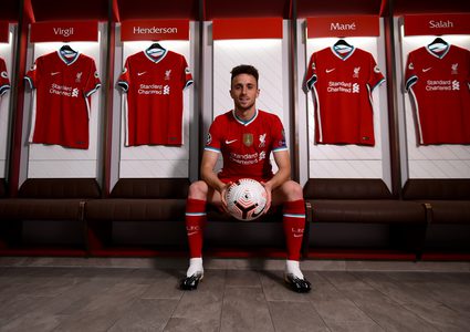 جوتا يسجل الهدف رقم 10 آلاف للريدز