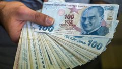 الليرة التركية تهبط إلى قاع جديد