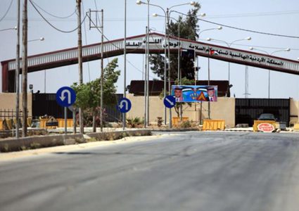 الأردن يستأنف العمل بثلاثة معابر حدودية
