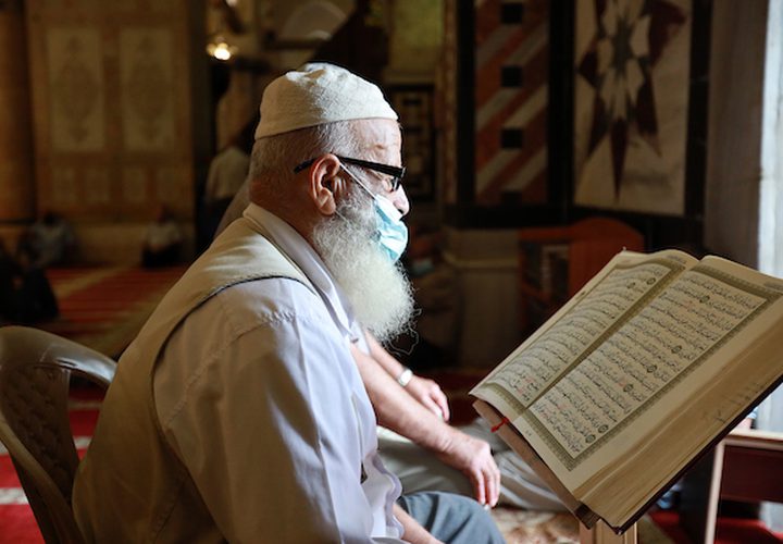 الفلسطينيون يحيون ذكرى المولد النبوي في المسجد الأقصى ، في البلدة القديمة بالقدس